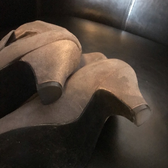 Janice “Carla - 18” Ultrasuede grey ankle boots - Picture 7 of 8